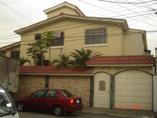 linda casa  en la ciudadela Nueva Kennedy