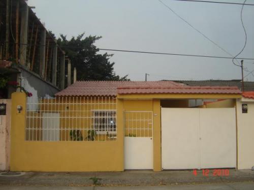 linda villa en guayacanes