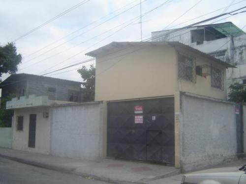 linda casa esquinera en sauces 6