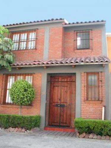 VENDO HERMOSA CASA EN CHILLOGALLO.