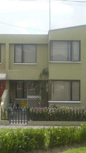 CASA DOS HEMISFERIOS,2 PLANTAS,SECTOR PUSUQUÍ 107M2 $67.000 INF: INMOBILIARIA CONEXION 2353-232, 097-592747