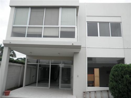 Casa en Samborondón, Urb. Santa María de Casa Grande 