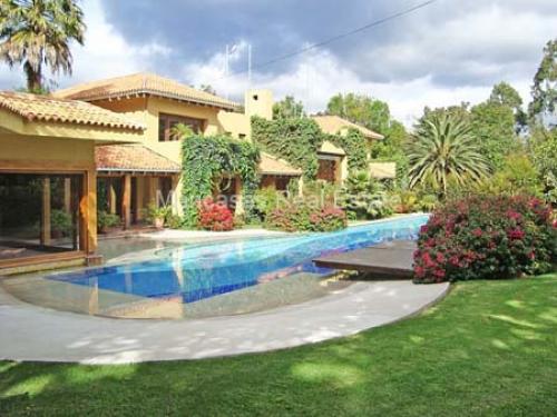 Espectacular Propiedad de Venta en Cumbaya, Hermosos Jardines, Piscina