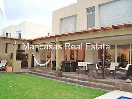 Lujosa Casa estilo Minimalista