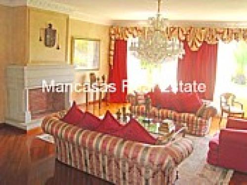 Lujosa Casa de Venta en Miravalle, Amplios Jardines, Vista Privilegiada