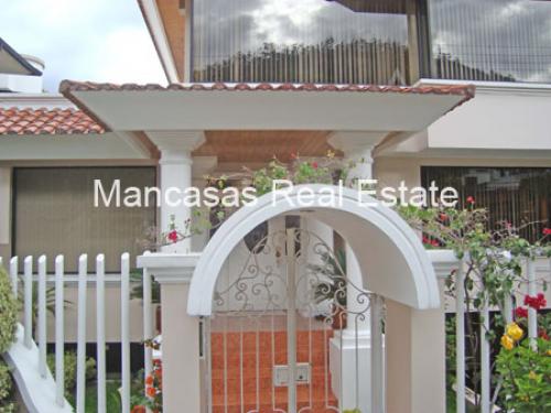 Elegante Casa de Venta en San Isidro, Sector Miravalle