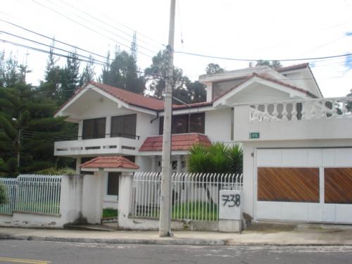CASA DE VENTA EN LA URB. EL CONDADO