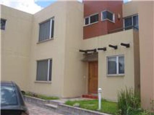 VENDO CASA FRENTE A LA ESPE