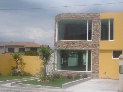 DE OPORTUNIDAD LINDA CASA CON PISCINA 210M DE CONSTRUCCION CONJUNTO PRIVADO