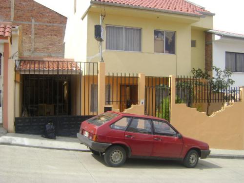 E-29049 CASAS EN CUENCA ECUADOR VENDE EN CDLA UNCOVIA
