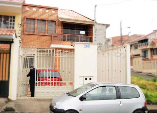 INMOBILIARIA PEDRO PAREDES VENDE VILLA SECTOR AV. LOJA Y AMÉRICAS - CUENCA