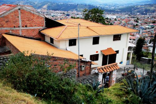 INMOBILIARIA PEDRO PAREDES VENDE CASA SECTOR BELLAVISTA- CUENCA