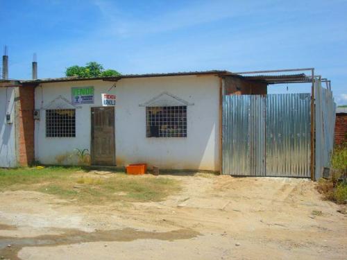 INMOBILIARIA PEDRO PAREDES VENDE CASA BARRIO VIRGEN DE CHILLA - SANTA ROSA