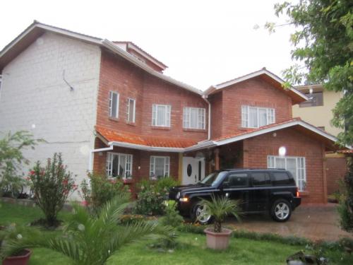 Casa Credito Inmobiliaria.. Vende Casa de 2 departamentos Ciudadela los Ingenieros Cuenca - Ecuador.... www.casacreditoinmobiliaria.com