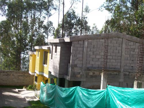 CASAS EN CONJUNTO PRIVADO DE CINCO CASAS EN CONOCOTO