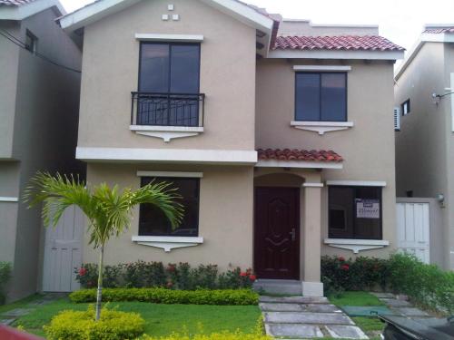 CASA A ESTRENAR EN URBANIZACION SAN ANTONIO 