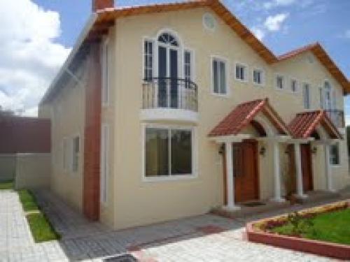 LINDAS Y ACOGEDORAS CASAS EN EL NORTE DE QUITO EXCELENTE FINANCIAMIENTO