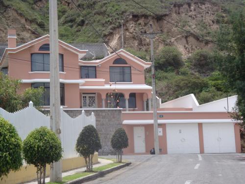 VENDO DE OPORTUNIDAD CASA EN LA URB. DEL ARQUITECTO