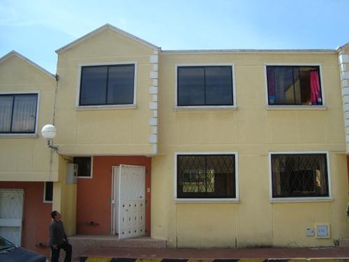 VENDO  BONITA CASA  EN CONOCOTO