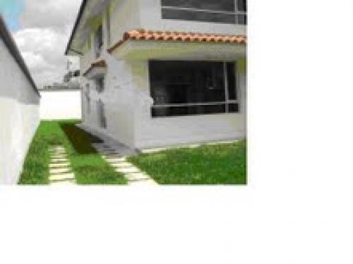 ADQUIERE TU CASA EN EL MEJOR SECTOR DE CUMBAYA 