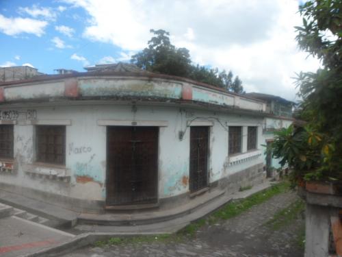 De Oportunidad Vendo Casa con terreno en el Centro de Otavalo