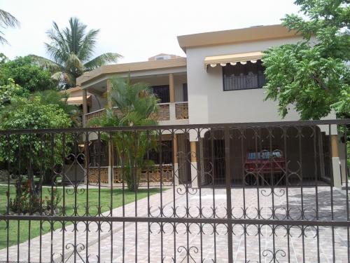 se vende preciosa casa en santo domingo republica dominicana