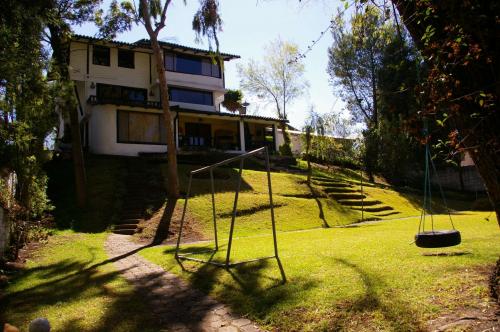 VENTA AMPLIA CASA EN VALLE DE LOS CHILLOS 4 DOR.