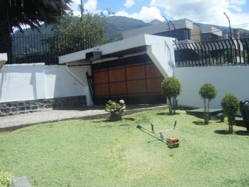 VENTA Y/O ARRIENDO AMPLIA CASA SECTOR EL BOSQUE UN SOLO ANDAR