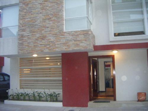 VENTA LINDA CASA VIA LUMBISI 3 DORMITORIOS, CONJUNTO CERRADO