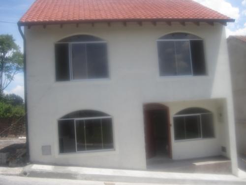 LINDA CASA POR ESTRENAR 4 DOR. SANGOLQUI