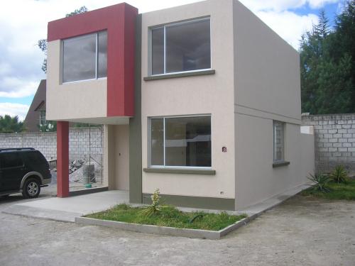 Casa en conjunto Sector Marianitas Calderon, financiamiento directo de la entrada