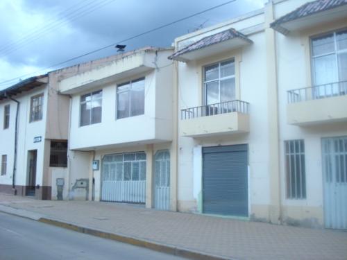 CASA RENTERA EN BAÑOS CON DOS FRENTES
