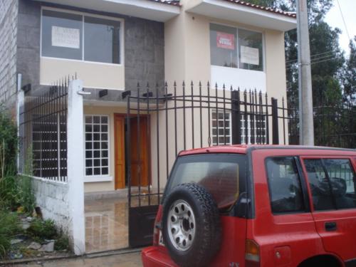 BIENES RAICES VENDE CASA EN URB. LOS PROFESORES