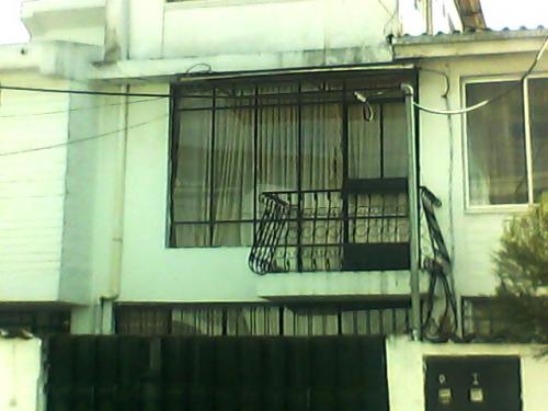 VENDO CASA KENEDY DOS DEPARTAMENTOS