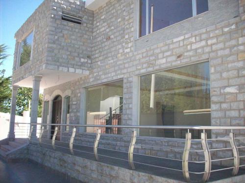 Vendo hermosa casa nueva en Tumbaco sector El Arenal 