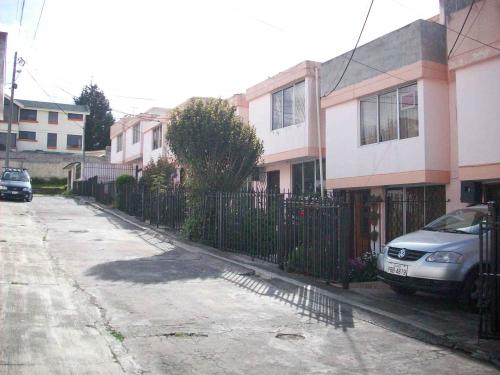 Vendo casa 4 dormitorios conjunto habitacional en San Isidro del Inca 