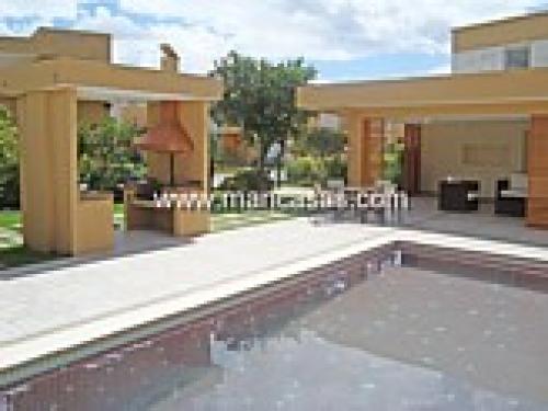 Moderna Casa de Venta en Exclusivo Conjunto Privado en Tumbaco