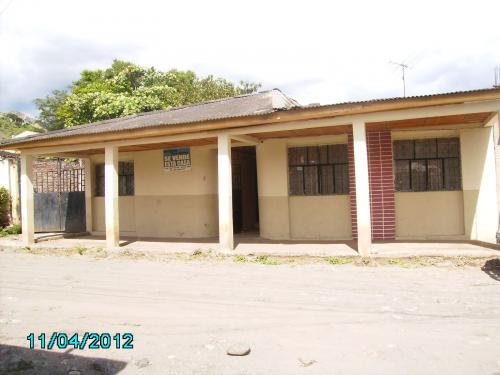 Vendo en Catamayo un lote con medias aguas de 420 m2