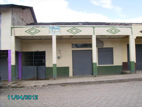 Vendo una casa en Catamayo a una cuadra y media del parque central.