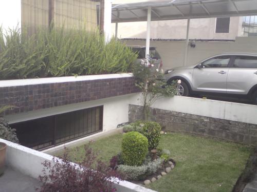 HERMOSA CASA EN VENTA! Zamora y Av. de la Prensa