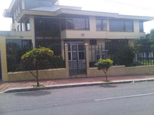 CASA HERMOSA Y AMPLIA, CERCA DE LA U CENTRAL, SEMINARIO, METROBUS