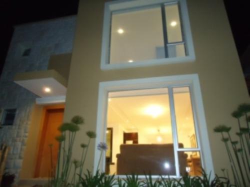 MODERNA CASA CUMBAYA - TUMBACO - SECTOR VENTURA MALL – CONJUNTO CERRADO CON PISCINA