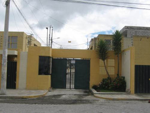 DE OPORTUNIDAD CASA DE TRES PLANTAS A ESTRENAR   