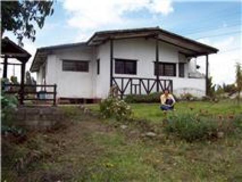 HERMOSA CASA DE CAMPO TIPO RÚSTICO