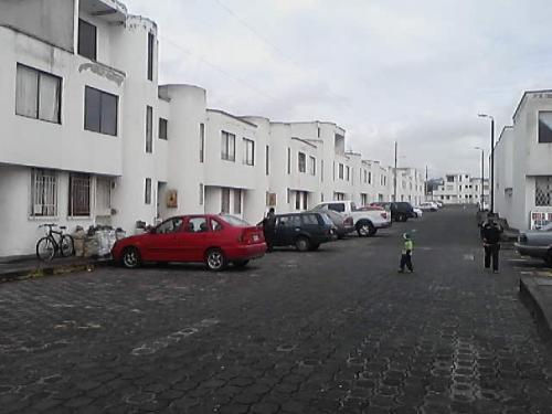 Casa mas local comercial, Calderon, Llano Grande, 