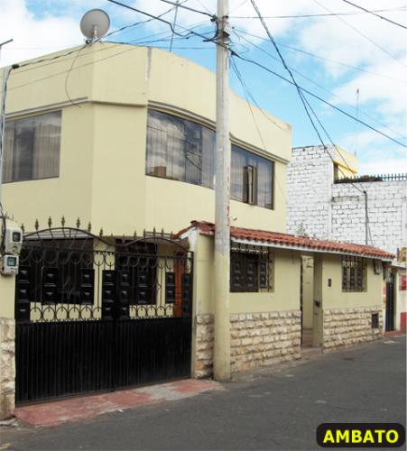 Gran casa de cuatro departamentos independientes