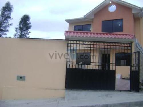 E-37436-CASA EN LA CATOLICA