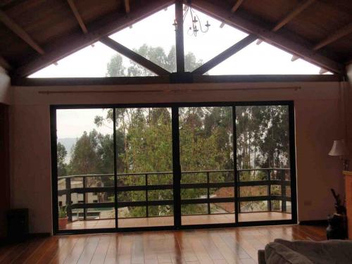 Vendo casa grande con 500m2 terreno en Iñaquito Alto 