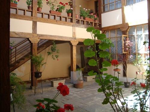 CASA HERMOSA, RENTERA, RECONSTRUIDA CENTRO DE QUITO