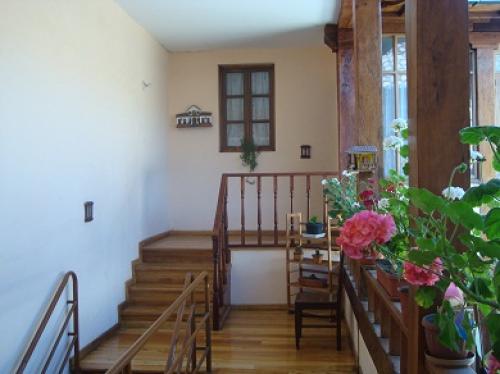 VENDO HERMOSA CASA RENTERA, RECONSTRUIDA CENTRO DE QUITO